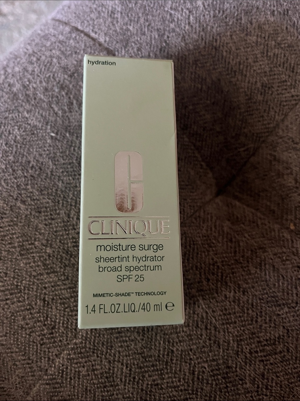 NWT Clinique Moisture Surge Sheertint Hydrator - Universal Light Medium